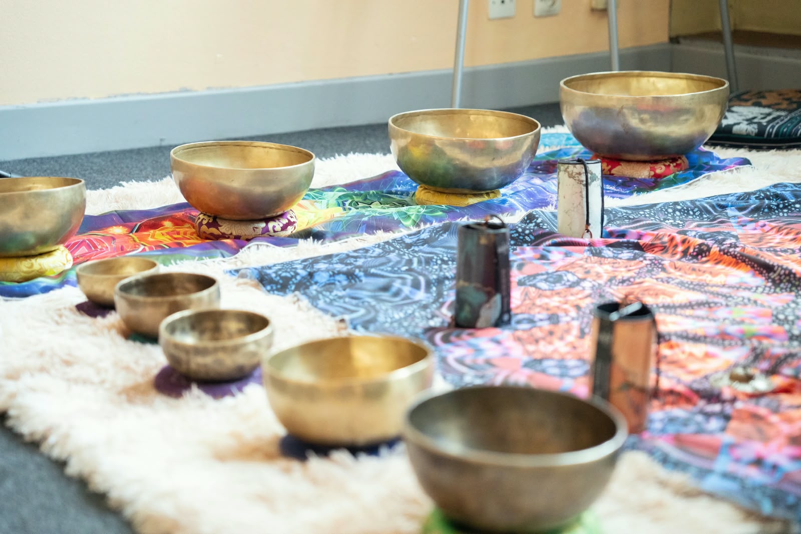 Bols tibétains et instruments de sonothérapie pour un voyage sonore à Tarbes