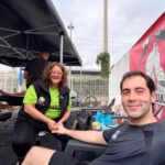 Nathalie Burky – Aux Mains 2 Nath avec un sportif après une séance de réflexologie lors de l’événement HYROX au Tarbes Fitness Club.