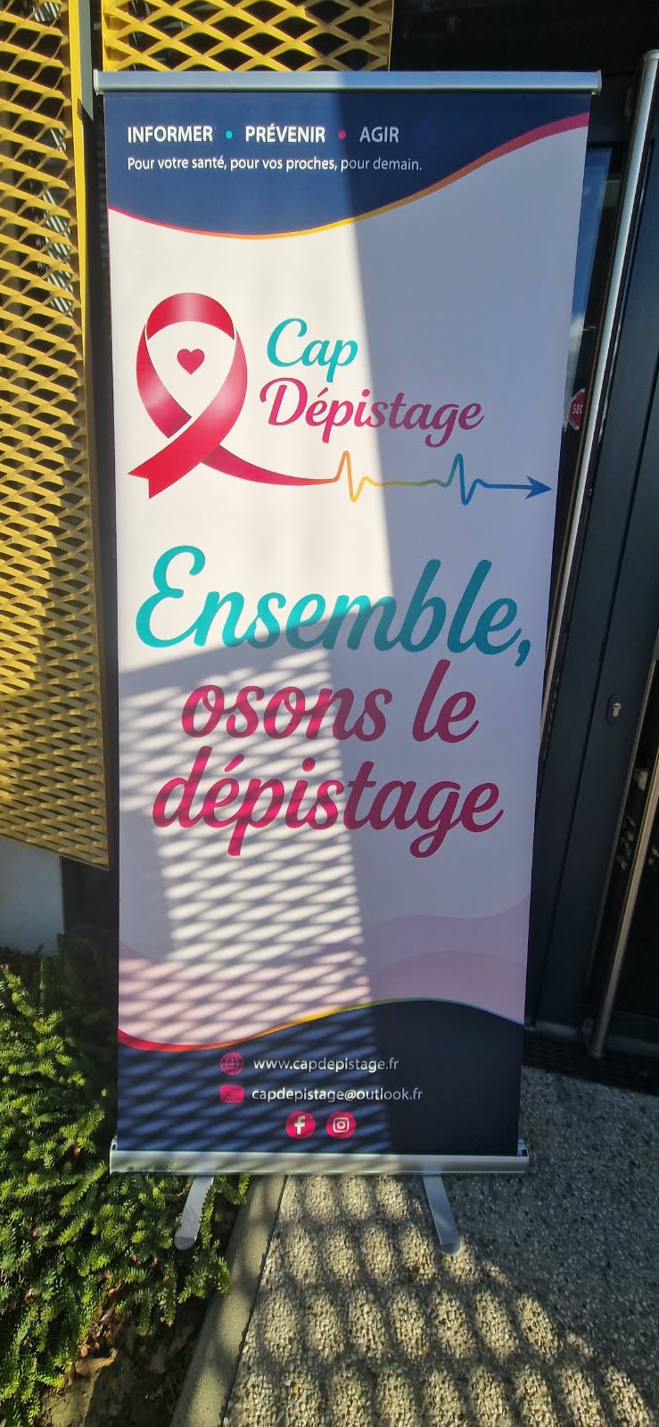 Roll-up CAP Dépistage Ensemble osons le dépistage lors d’Octobre Rose à Lourdes Titre :