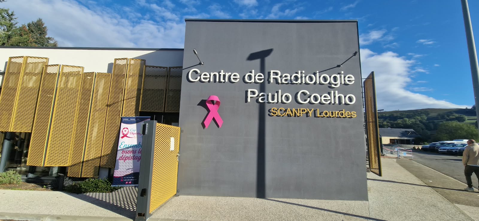 Centre de Radiologie Paulo Coelho SCANPY Lourdes décoré pour Octobre Rose