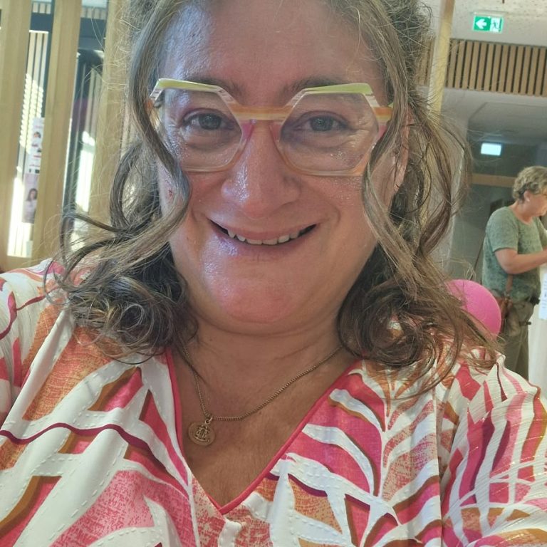 Nathalie Burky – Aux Mains 2 Nath aux Samedis Roses de la Mammo à Lourdes pour Octobre Rose
